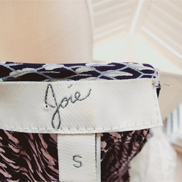 JOIE GEOMETRIC SILK V NECK BLACK /  WHITE SIZE SMALL - Picture 4 of 7